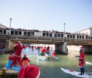 A Senigallia Babbo Natale arriva in SUP dal fiume Misa
