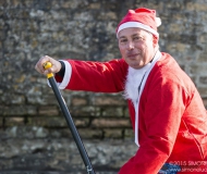 I protagonisti della sfilata in SUP dei Babbi Natale