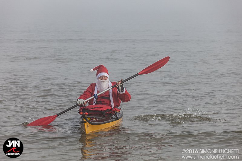 Babbi Natale in SUP a Senigallia