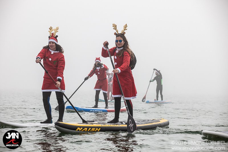 Babbi Natale in SUP a Senigallia