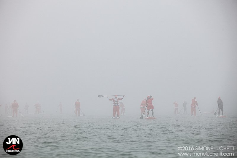 Babbi Natale in SUP a Senigallia