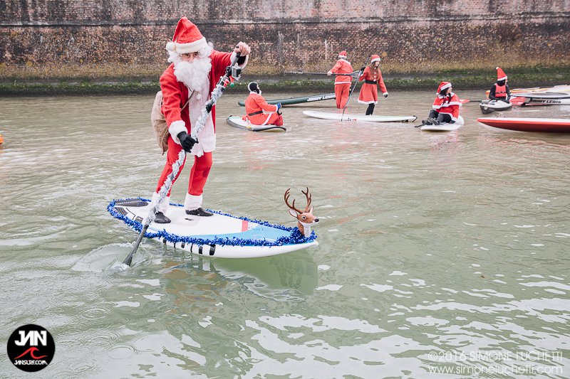Babbi Natale in SUP a Senigallia