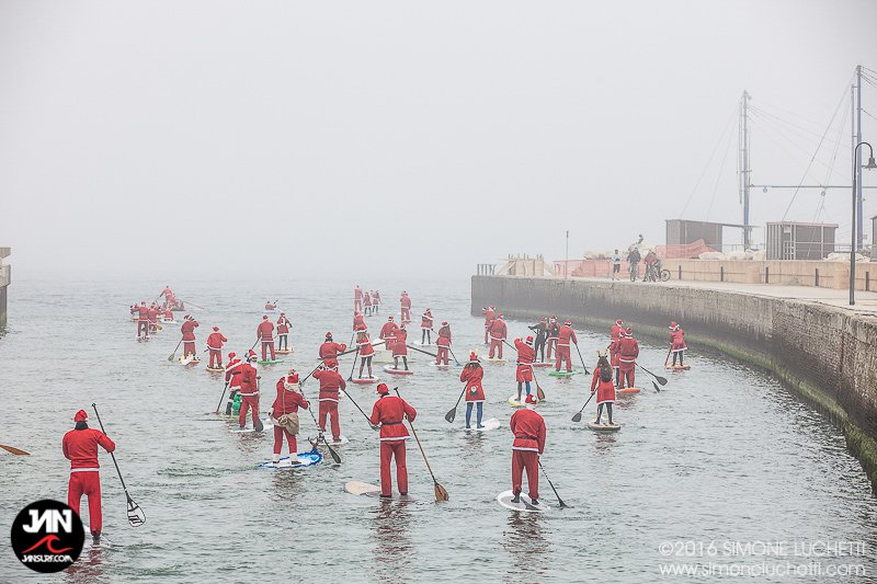 Babbi Natale in SUP a Senigallia