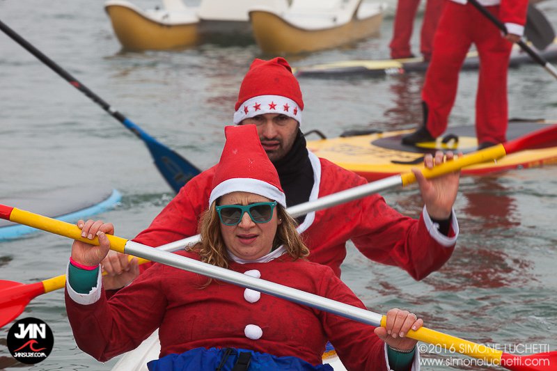 Babbi Natale in SUP a Senigallia: i volti dei partecipanti