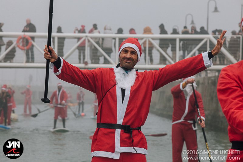 Babbi Natale in SUP a Senigallia: i volti dei partecipanti