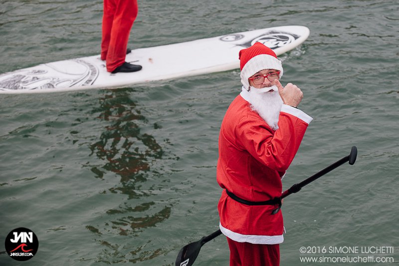 Babbi Natale in SUP a Senigallia: i volti dei partecipanti