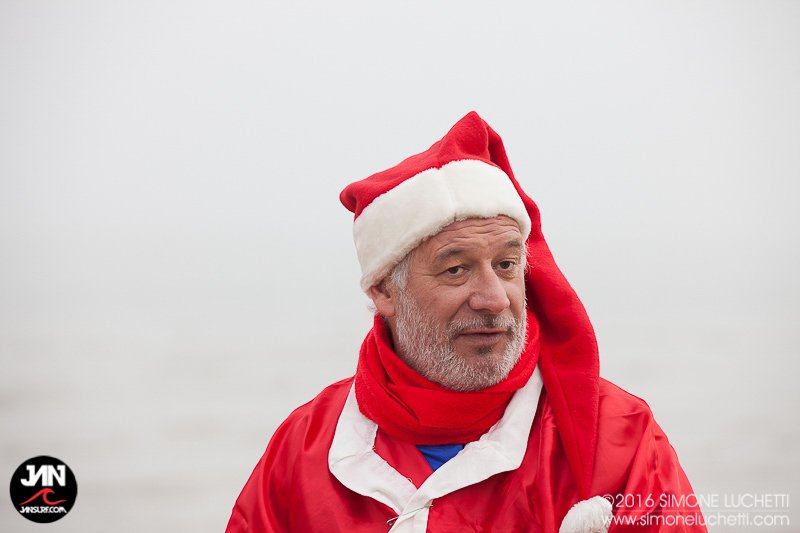 Babbi Natale in SUP a Senigallia: i volti dei partecipanti