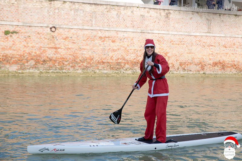 A Senigallia Babbo Natale arriva in SUP