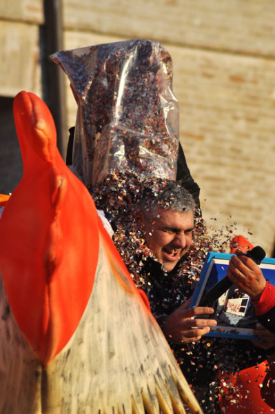 L'Assessore Campanile e i coriandoli