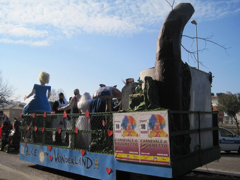 Alice nel Paese delle Meraviglie (2)