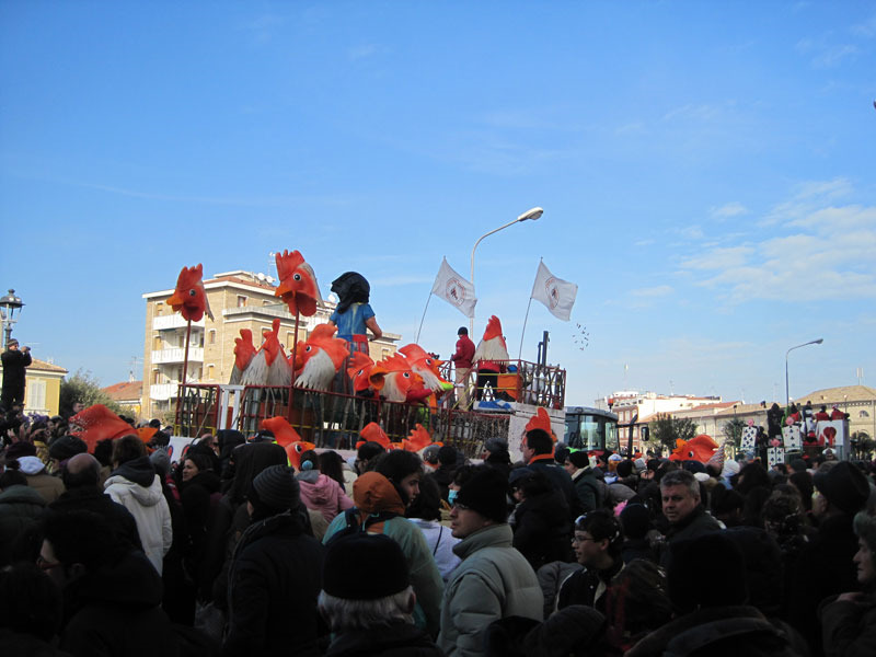 Carri di carnevale in centro a Senigallia