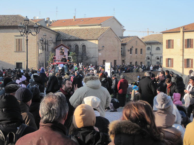 Carri di carnevale in centro a Senigallia