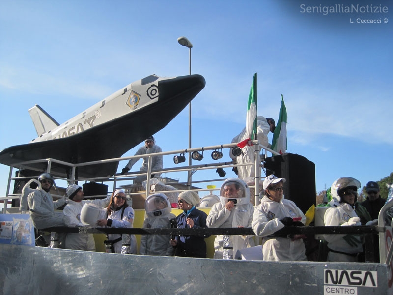 Carro allegorico per il carnevale a Senigallia