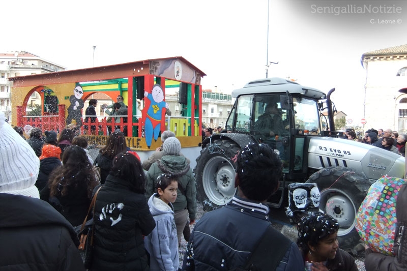 La sfilata a Senigallia per il carnevale 2013