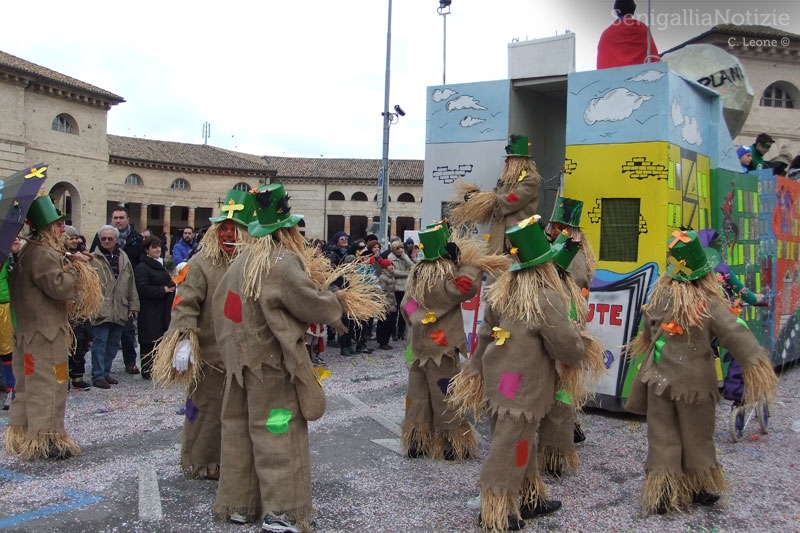 La sfilata a Senigallia per il carnevale 2013