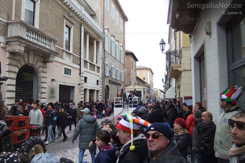 La sfilata a Senigallia per il carnevale 2013