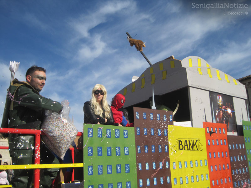 Ancora un carro di supereroi