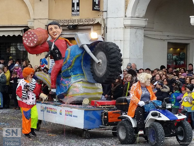 Carnevale 2016 a Senigallia: la ripresa di Renzi