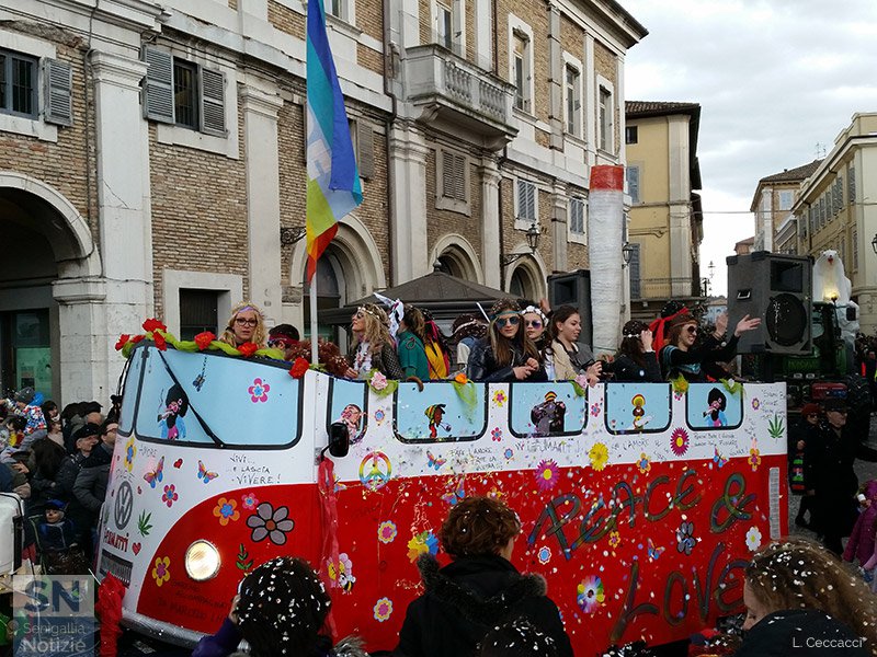 Carnevale 2016 a Senigallia: Peace and Love