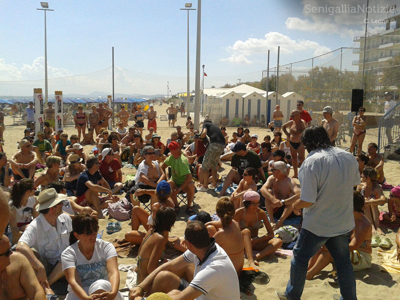 Caterpillar AM dalla spiaggia di Senigallia