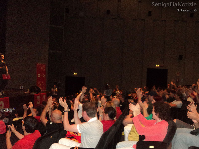 Pubblico in teatro a Senigallia per Caterpillar