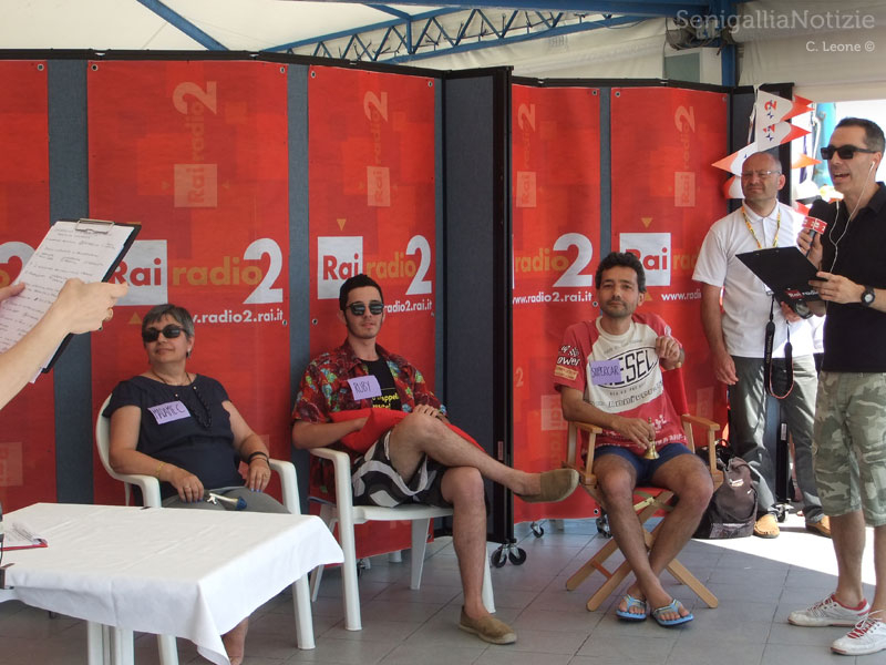 Si gioca sulla spiaggia di Senigallia con Caterpillar AM