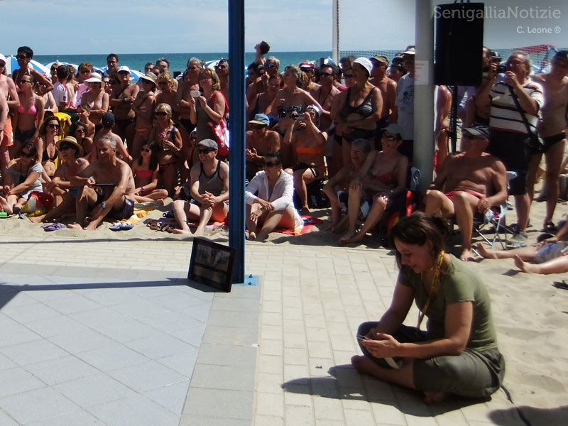 Caterpillar AM dalla spiaggia di Senigallia