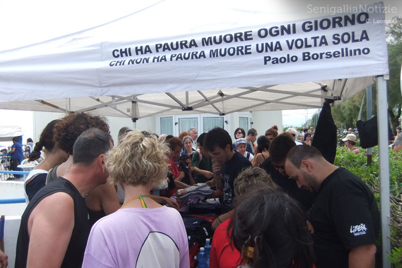 Le maglie del CaterRaduno in vendita per Libera