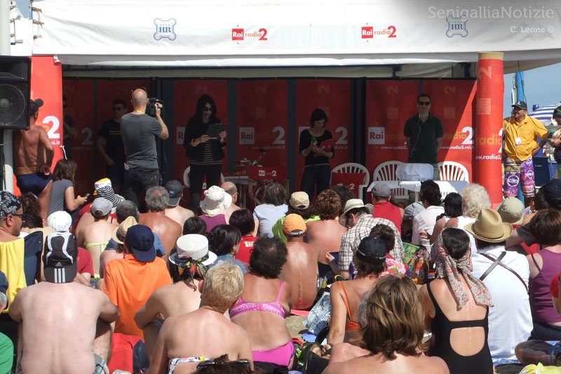 Caterpillar AM dalla spiaggia di Senigallia