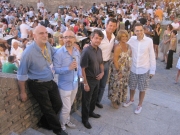 Foto di gruppo all\'apertura della cena