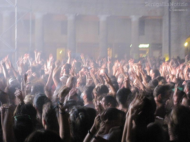 Senigallia balla con i Subsonica dal vivo