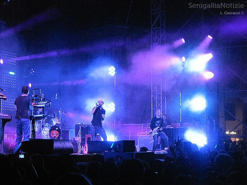 Senigallia balla con i Subsonica dal vivo