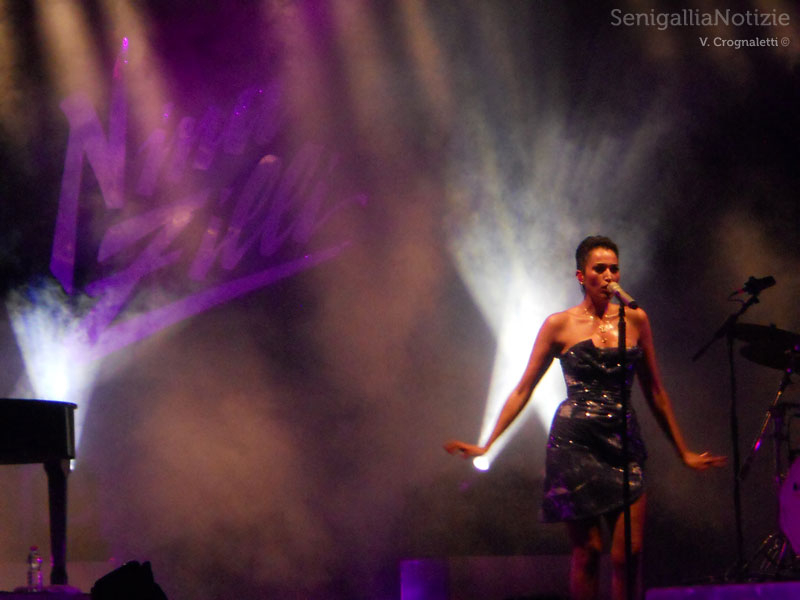 Live di Nina Zilli a Senigallia per il Caterraduno