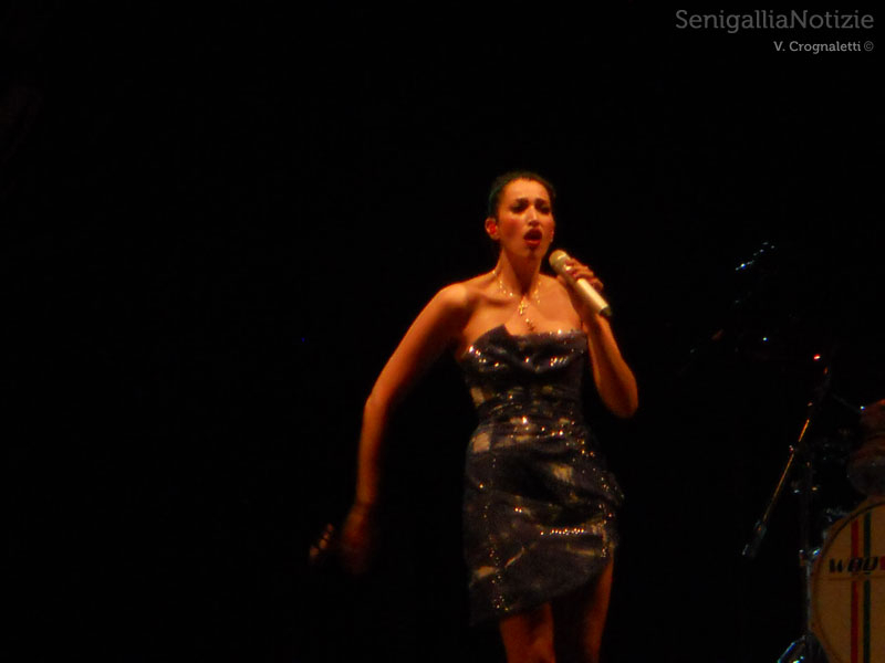 Nina Zilli in concerto al Foro Annonario di Senigallia