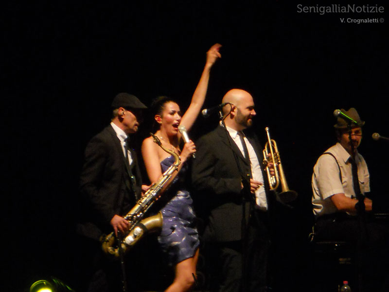 Nina Zilli in concerto al Foro Annonario di Senigallia