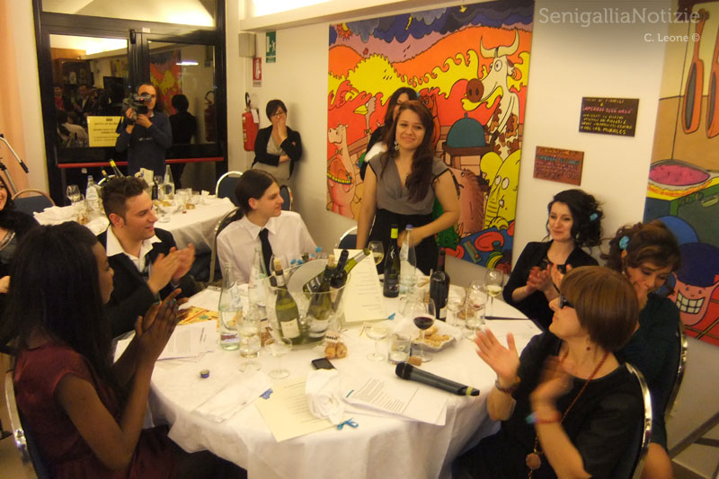 Tavoli alla cena di fine anno scolastico al Panzini di Senigallia