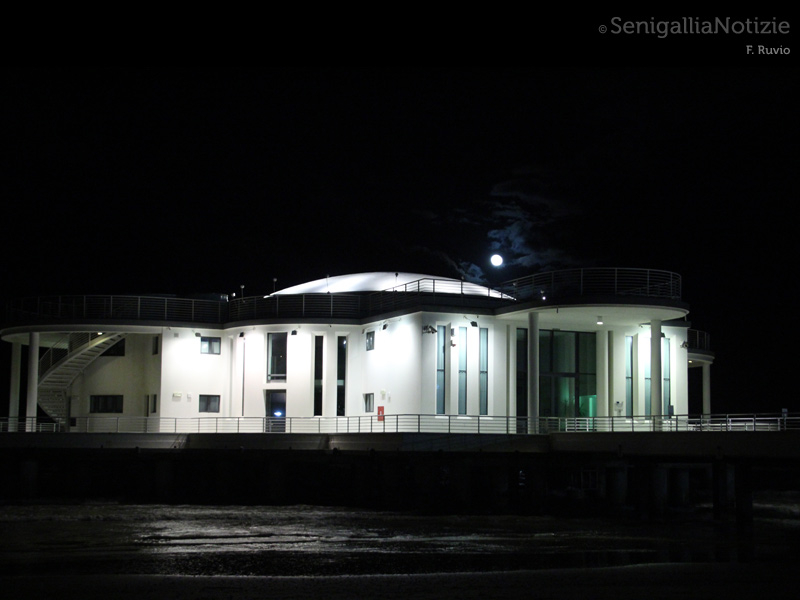 12/12/2014 - Luna dietro la Rotonda