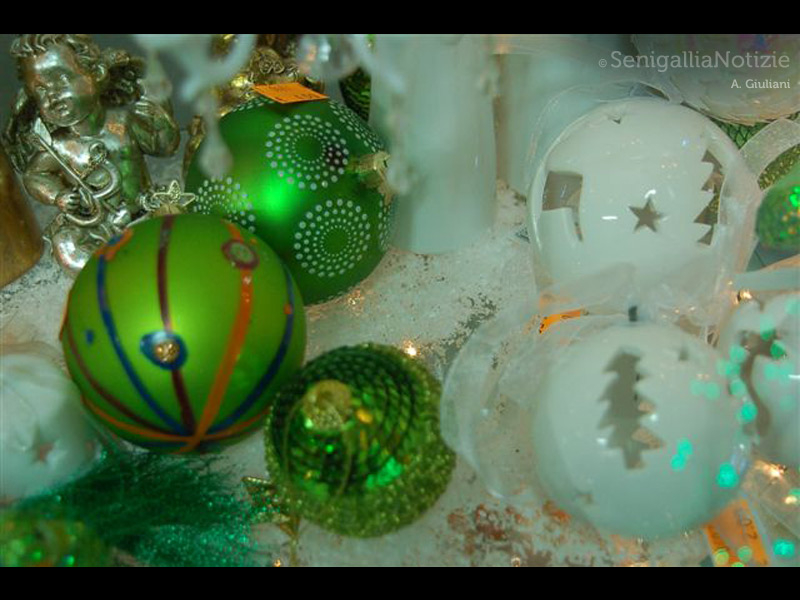 24/12/2014 - Addobbi per l'albero di Natale