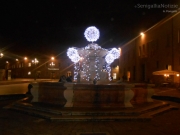 08/12/2014 - Luminarie natalizie sulla fontana