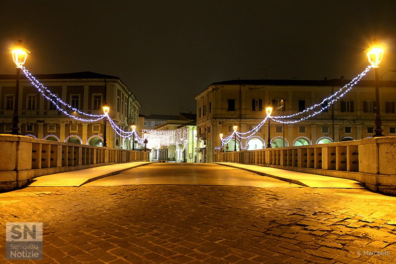 26/12/2015 - Senigallia by night on holiday season!