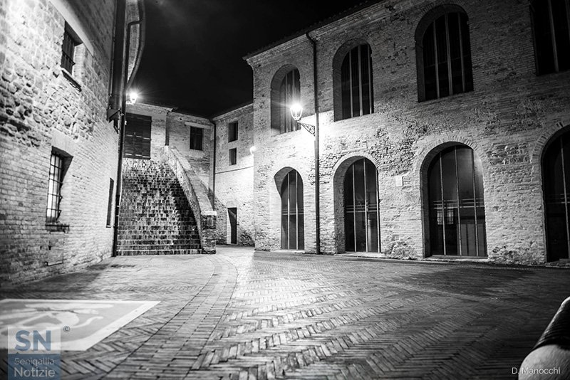 12/12/2016 - Senigallia in B/N: Biblioteca Antonelliana