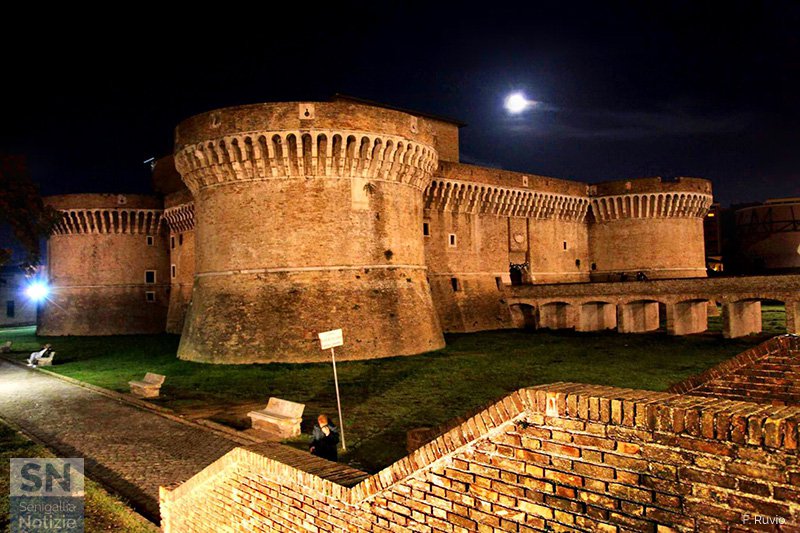 16/12/2016 - Rocca in notturna