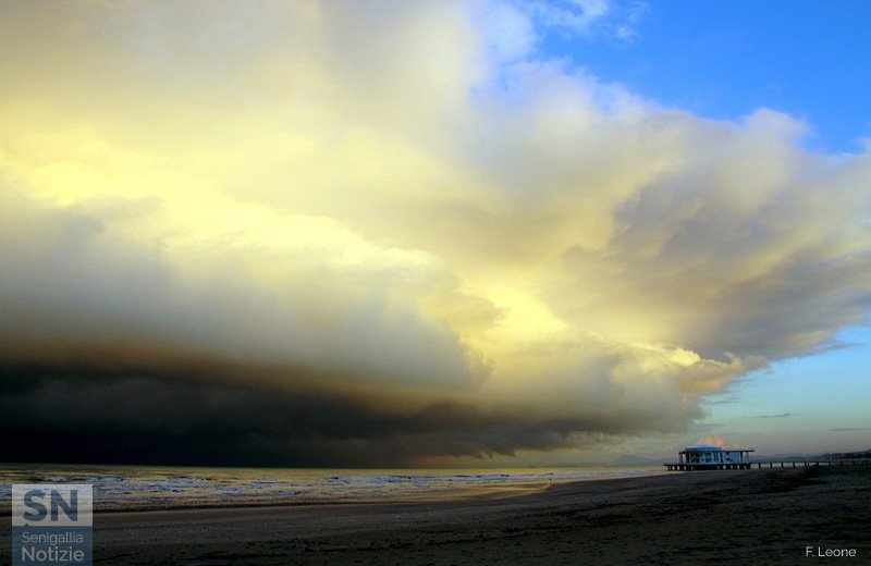 30/12/2016 - Fronte nuvoloso