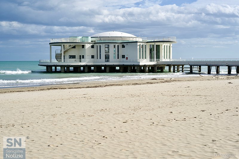 20/12/2019 - Sull'arenile, solo a Senigallia