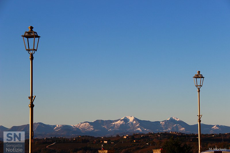 21/12/2019 - La prima neve, da Scapezzano