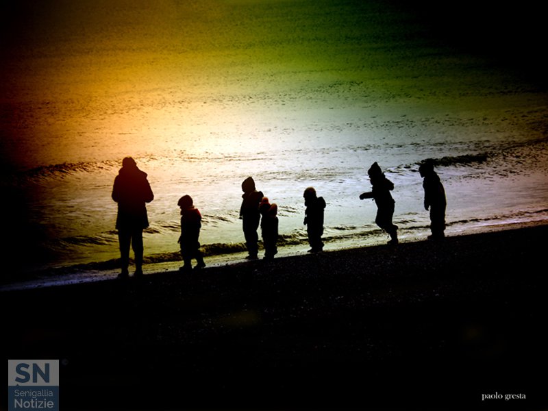 26/12/2019 - Bimbi in fila