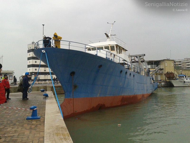 Manovre di allineamento del peschereccio