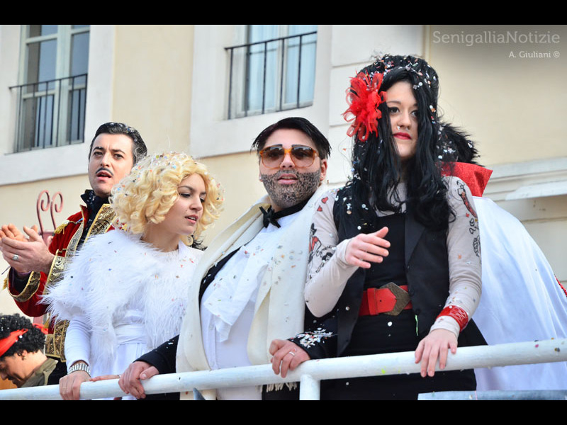 23/02/2013 - Carro personaggi famosi al Carnevale di Senigallia