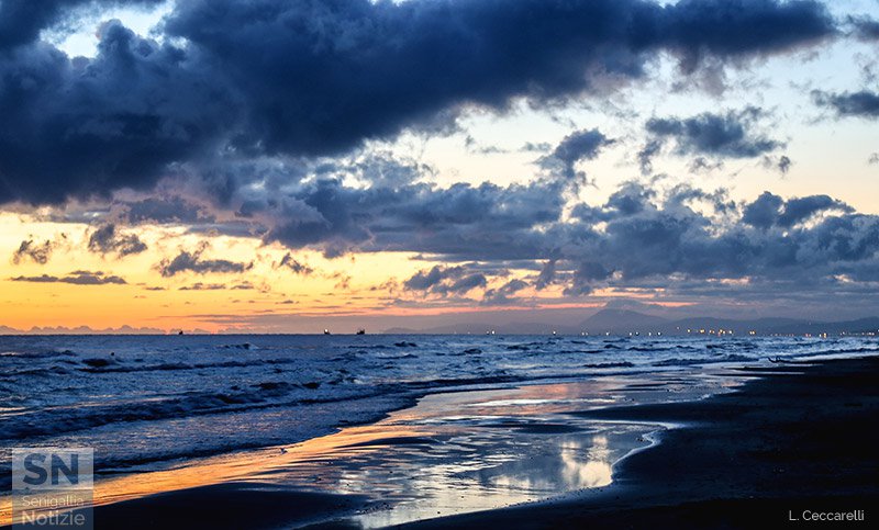 06/02/2016 - Colori dell'alba sul mare