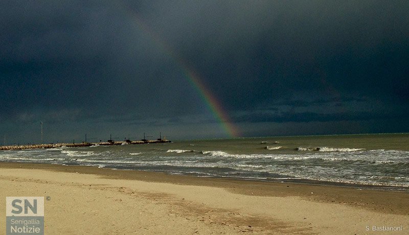 28/02/2016 - Arcobaleno dalla spiaggia di Senigallia